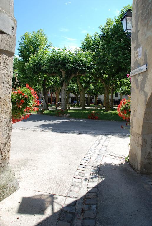 La Maison Des Cornieres Fourcès Exterior foto