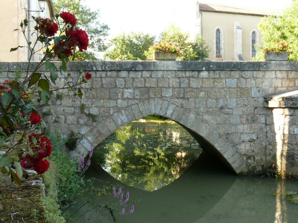 La Maison Des Cornieres Fourcès Exterior foto